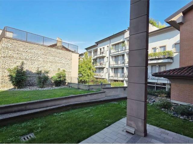 Appartamento in vendita a San Giorgio al Lambro, Biassono