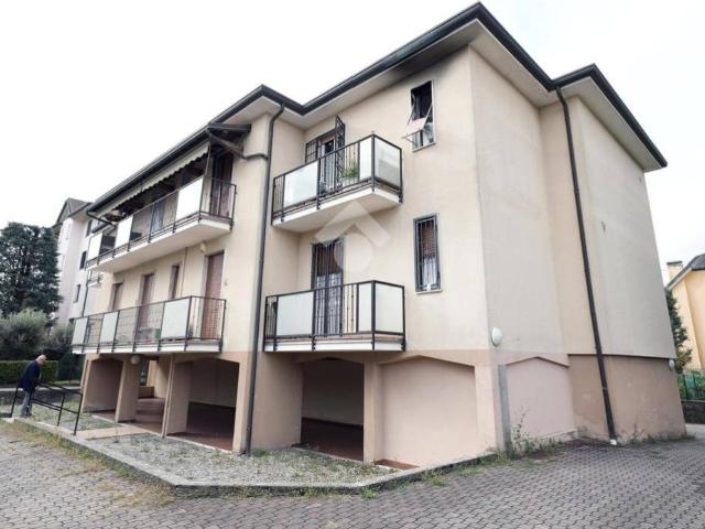 Appartamento in vendita a Biassono, Lombardia