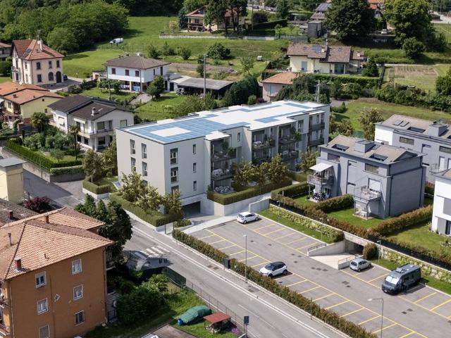 Appartamento in vendita a Bizzarone, Lombardia