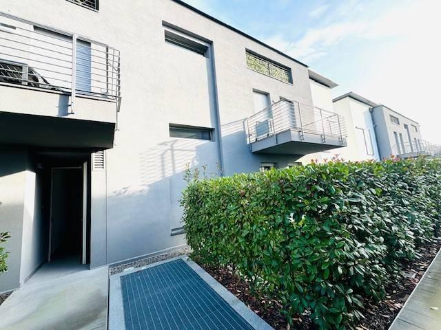 Appartamento in vendita a Bizzarone, Lombardia