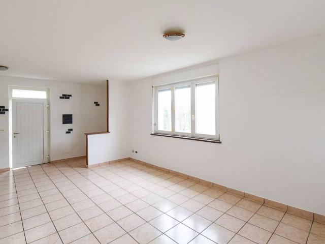 Appartamento in vendita a Bizzarone, Lombardia