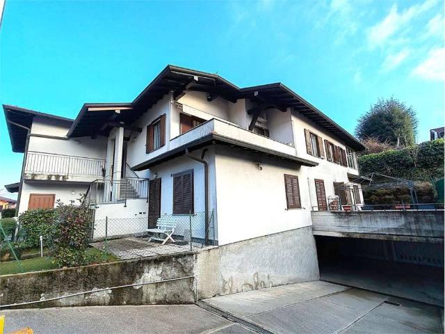 Appartamento in vendita a Bizzarone, Lombardia