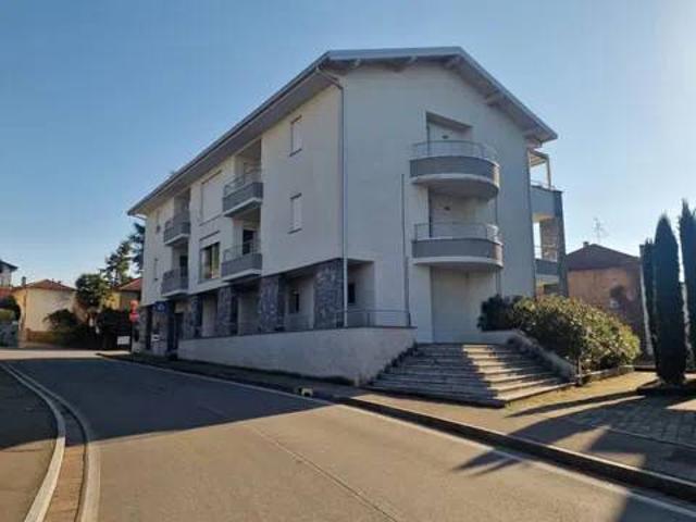 Appartamento in vendita a Bizzarone, Lombardia