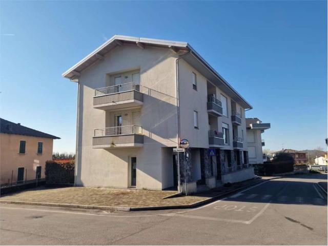 Appartamento in vendita a Bizzarone, Lombardia