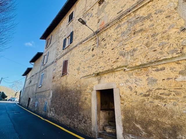 Appartamento in vendita a Bizzarone, Lombardia