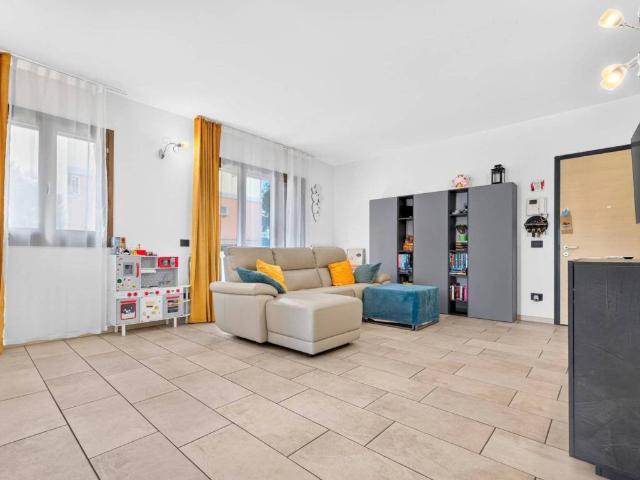 Appartamento in vendita a Bollate, Lombardia