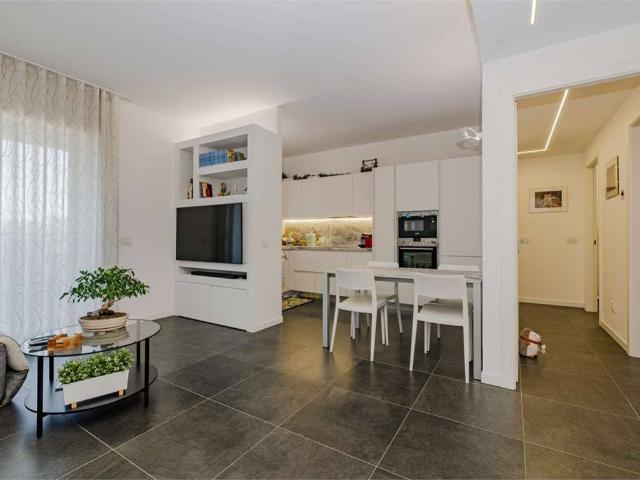 Appartamento in vendita a Bollate, Lombardia