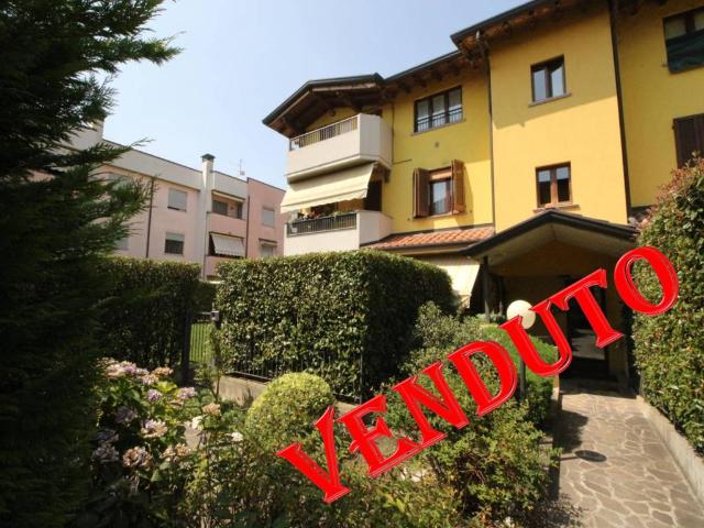 Attico in vendita a Boltiere, Lombardia