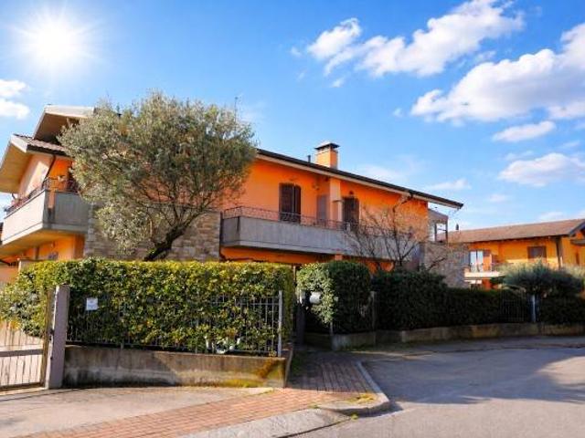 Appartamento in vendita a Bonate Sopra, Lombardia