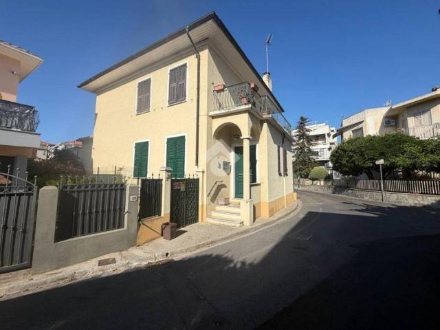 Appartamento in vendita a Bordighera, Liguria