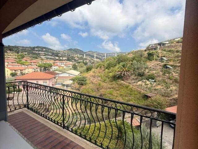 Appartamento in vendita a Bordighera, Liguria