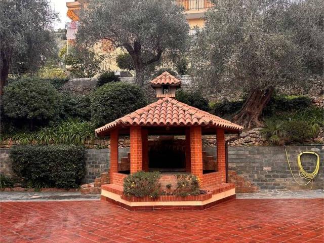 Appartamento in vendita a Bordighera, Liguria