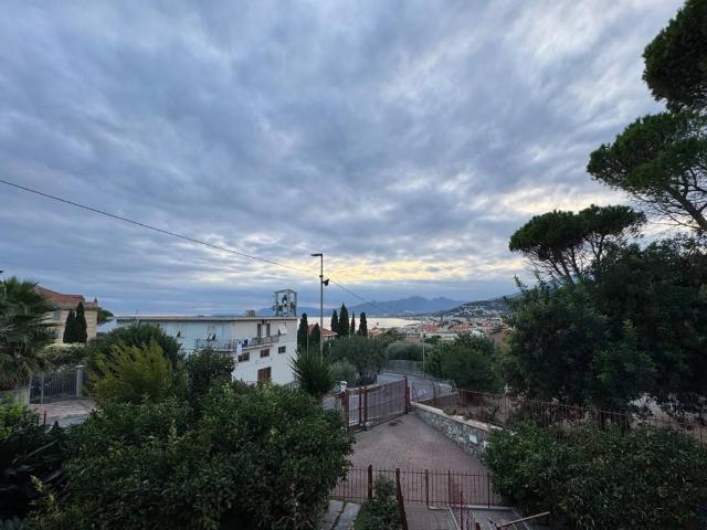 Appartamento in vendita a Borgio, Borgio Verezzi