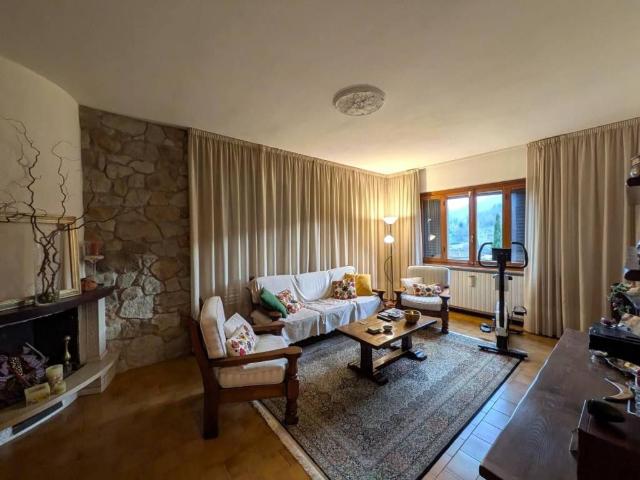 Villa Indipendente in vendita a Unione dei comuni Media Valle del Serchio, Borgo A Mozzano