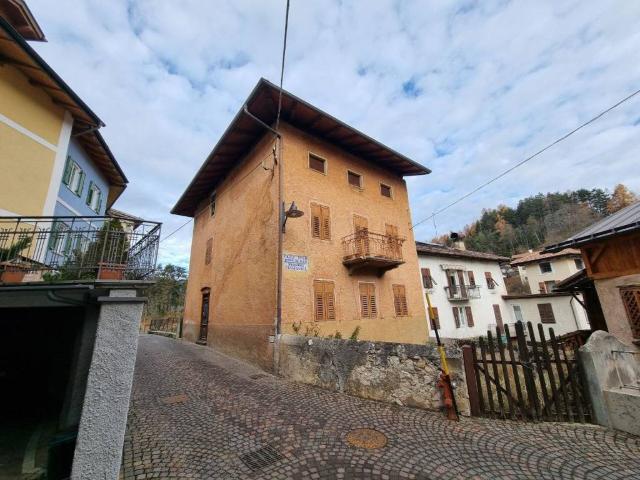 Villa Indipendente in vendita a Comunità della Val di Non, Fondo