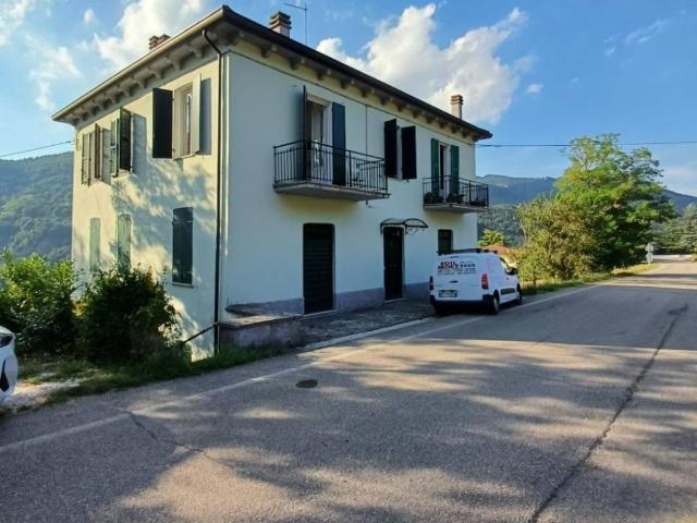 Appartamento in vendita a Borgo Val Di Taro, Reggio Emilia