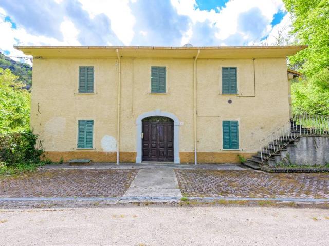 Appartamento in vendita a Borgo Val Di Taro, Reggio Emilia