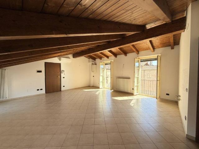 Appartamento in vendita a Borgonovo Val Tidone, Reggio Emilia