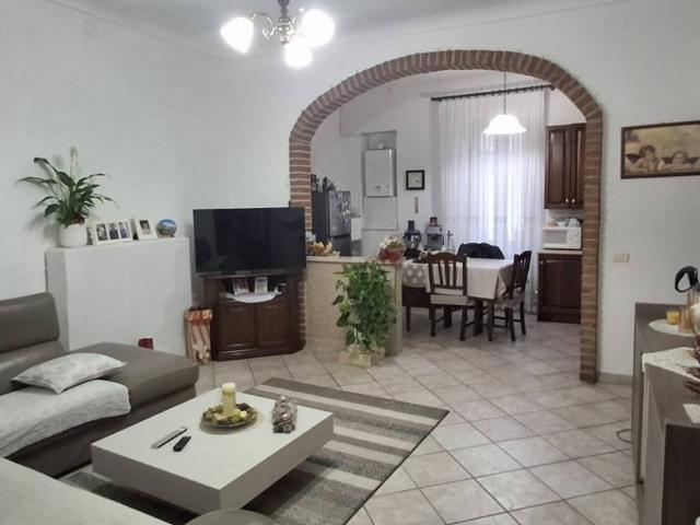 Appartamento in vendita a Borgonovo Val Tidone, Reggio Emilia