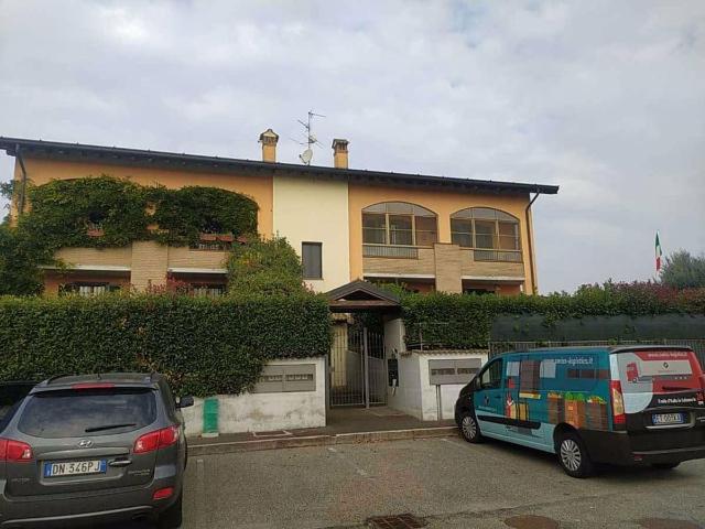 Appartamento in vendita a Bornasco, Lombardia