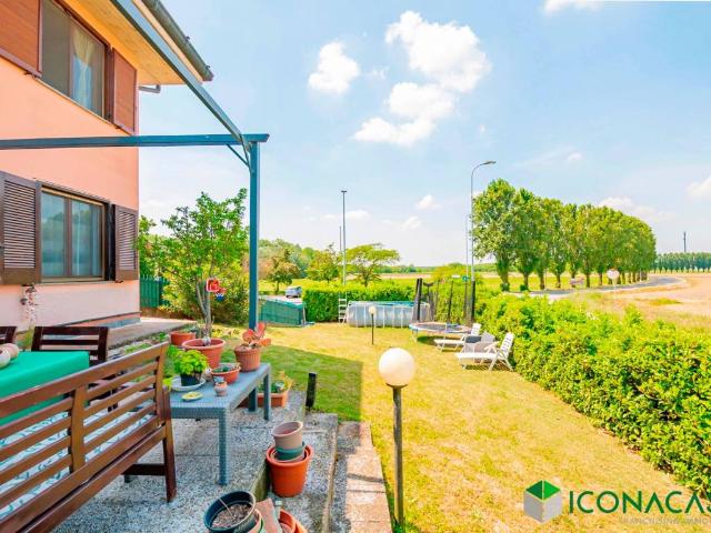 Appartamento in vendita a Bornasco, Lombardia