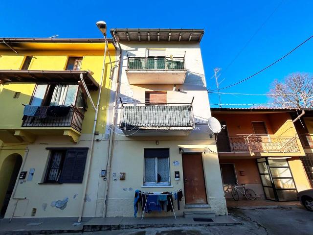 Appartamento in vendita a Bregnano, Lombardia