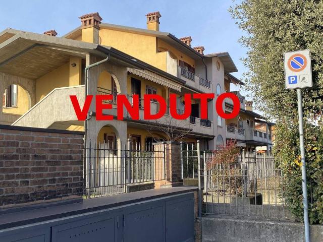 Appartamento in vendita a Brembate, Lombardia