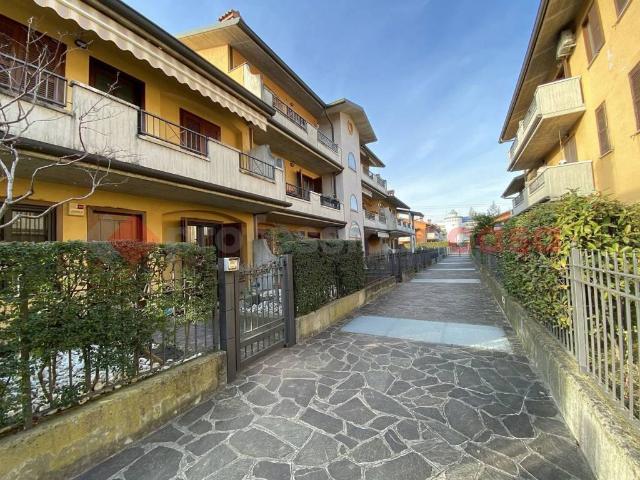 Appartamento in vendita a Brembate, Lombardia