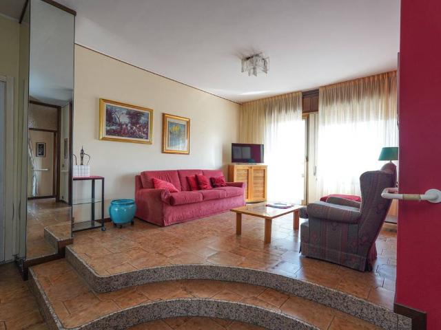 Appartamento in vendita a Brembate, Lombardia