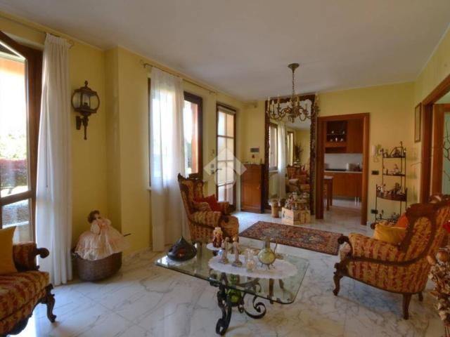 Appartamento in vendita a Brembate, Lombardia