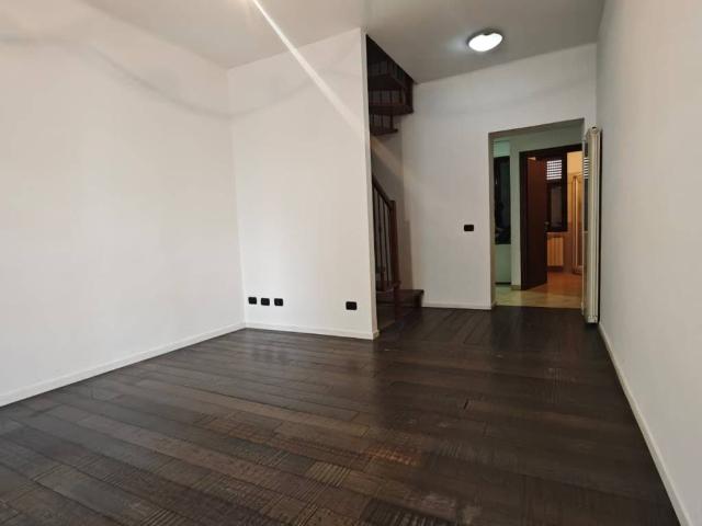 Appartamento in vendita a Brenna, Lombardia