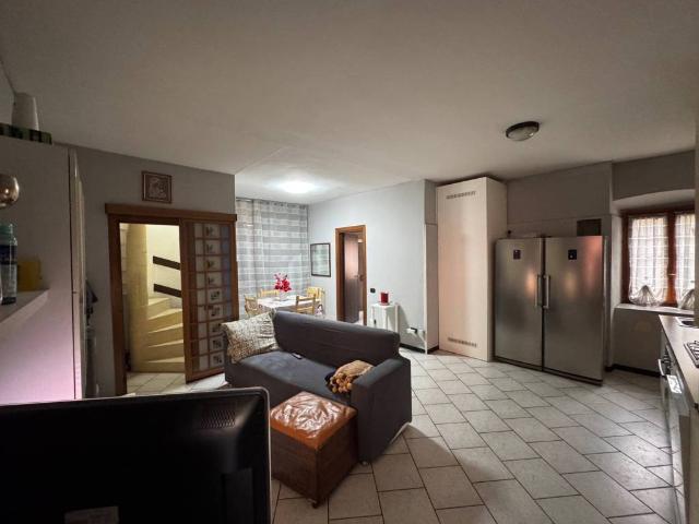 Appartamento in vendita a Brenna, Lombardia