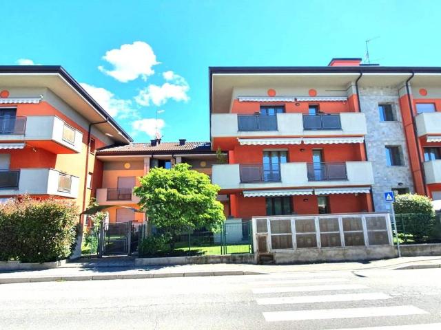 Appartamento in vendita a Brenna, Lombardia