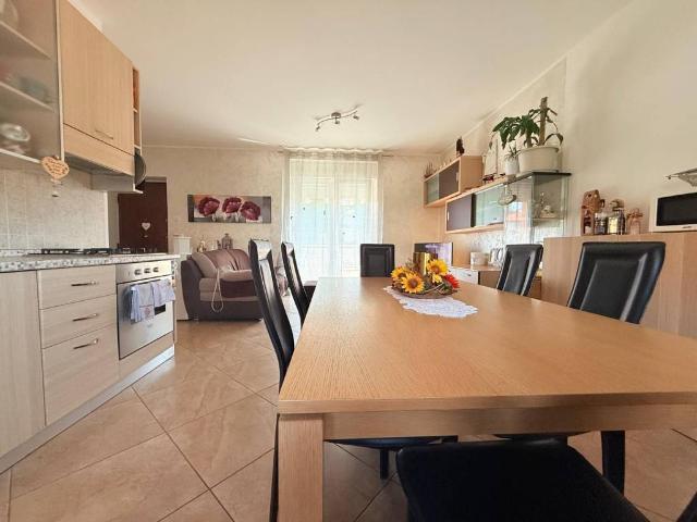 Appartamento in vendita a Brenna, Lombardia