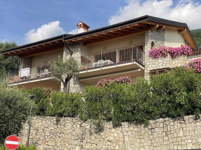 Appartamento in vendita a Brenzone sul Garda, Magugnano