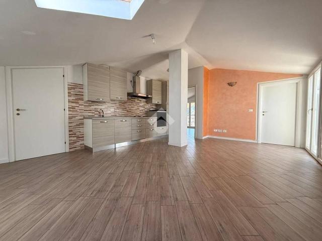Appartamento in vendita a Zona Est, Brescia