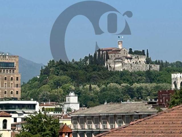 Appartamento in vendita a Zona Centro, Brescia