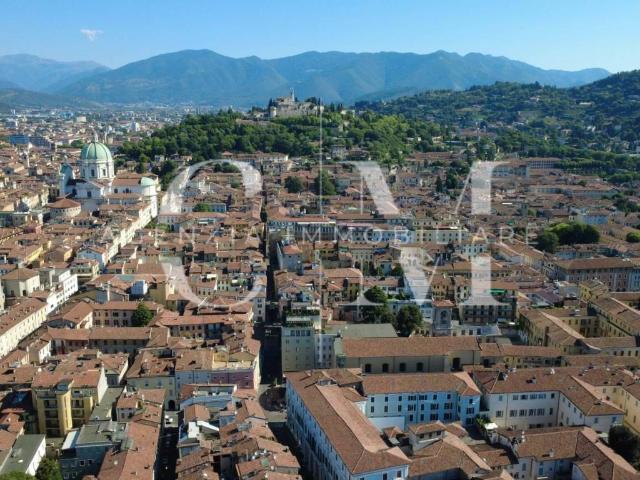 Appartamento in vendita a Zona Centro, Brescia