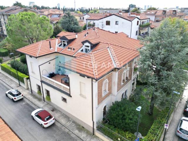 Appartamento in vendita a Zona Centro, Brescia