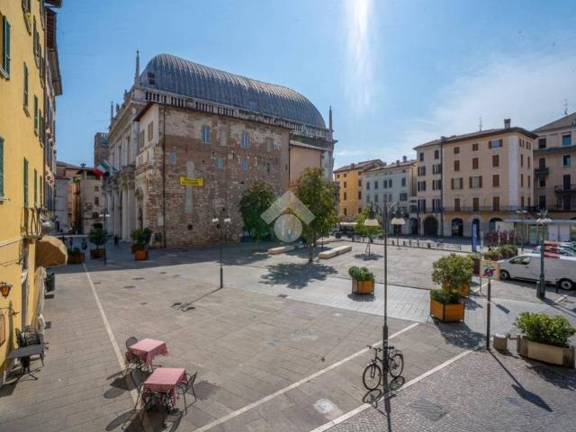 Appartamento in vendita a Zona Centro, Brescia
