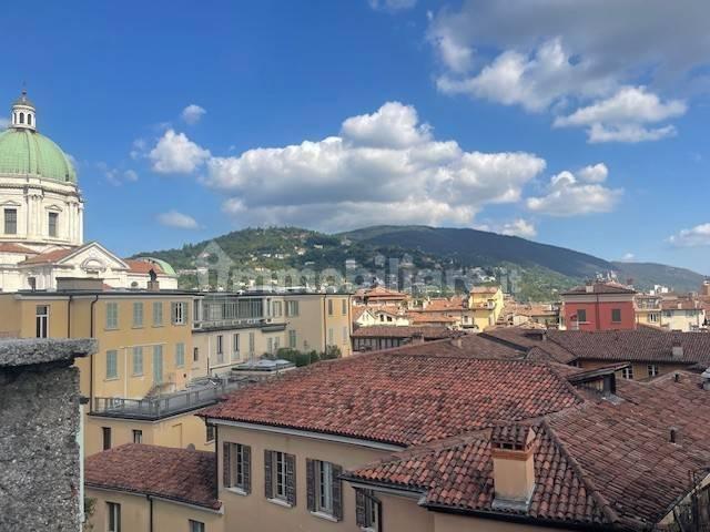 Appartamento in vendita a Zona Centro, Brescia