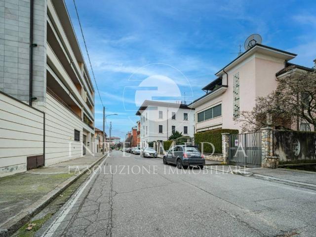 Appartamento in vendita a Zona Sud, Brescia