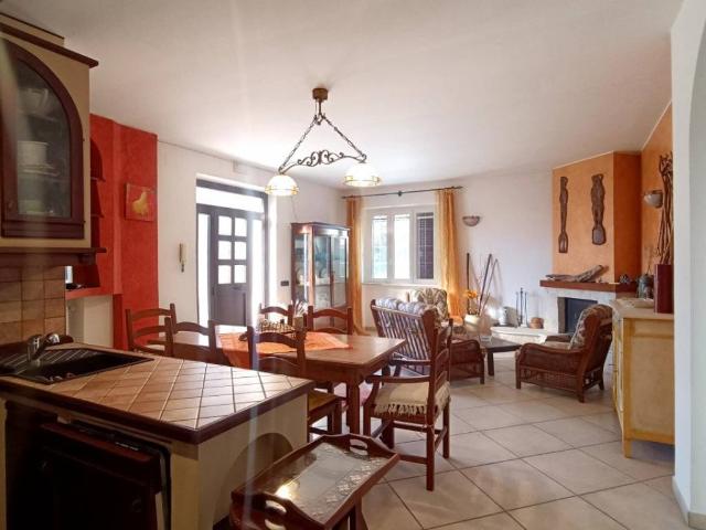Appartamento in vendita a Broccostella, Lazio