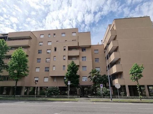 Appartamento in vendita a Brugherio, Lombardia