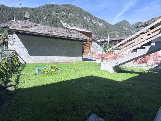 Appartamento in vendita a Brusson, Aosta