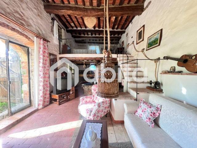 Appartamento in vendita a Bucine, Toscana