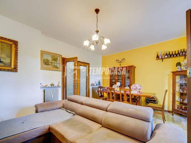 Appartamento in vendita a Buguggiate, Lombardia