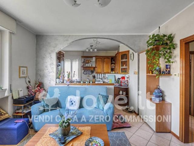 Appartamento in vendita a Buguggiate, Lombardia
