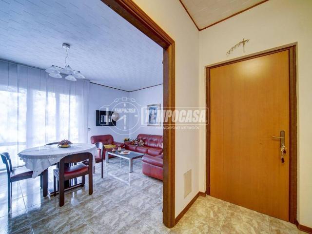 Appartamento in vendita a Buguggiate, Lombardia