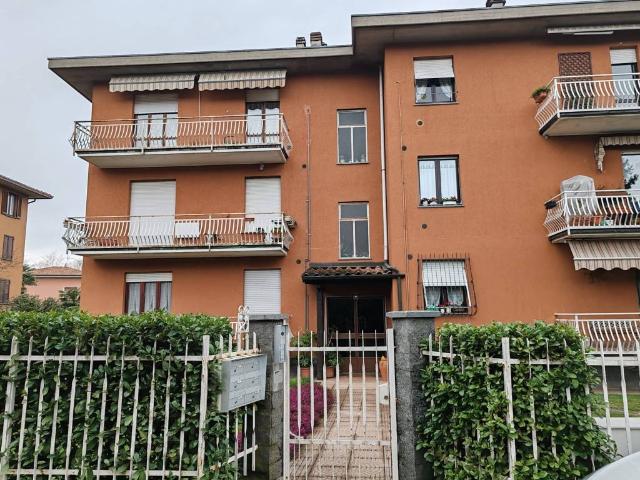 Appartamento in vendita a Buguggiate, Lombardia
